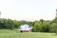The Farmhouse at Pleasant Ridge | Hot tub