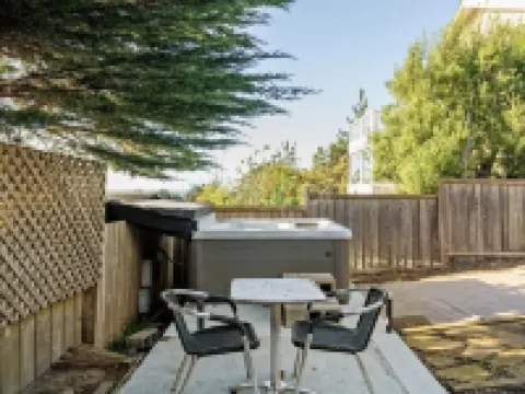 Luxury Spa Retreat Guest House with Ocean View Hotels in Moss Beach