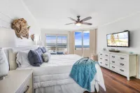 SeaSpray ☀️ 2nd FL Beach Front Oasis • 3 Pools • Hot Tub • Tennis • Marina 🐠