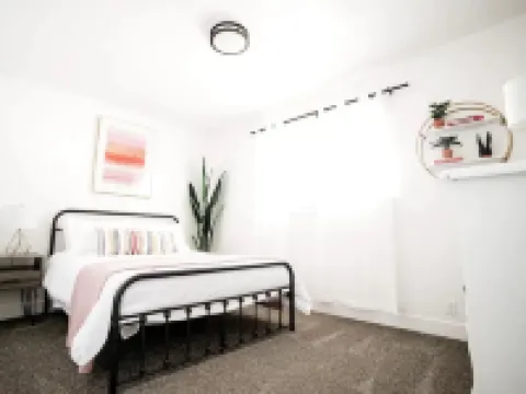 Bright 5-BDR Home in the heart of Ogden-3600 sq.ft 奧格登酒店