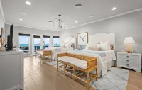 Casa Delfín - Family/Fun/Modern - Key Allegro location with panoramic bay views Hotels near Treasure Islander Shop