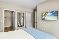 Chic 2BR/2BA Condo: Pool & More!