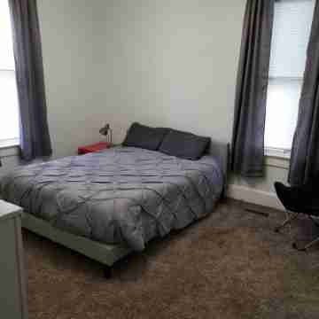 Relax Inn this Knotty & Nice entire Home Rooms