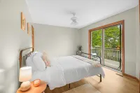 NEW Spacious Lakehouse Retreat +private pier