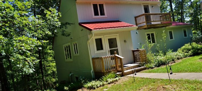 WoodHaven, A Wooded Get Away Where Memories Are Made That Comfortably Sleeps 8 Hotels in Brown County