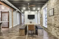Walk to Metro, Convention Center, Restaurants, Nightlife, No Car needed!