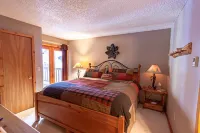 Wonderful 3 Bed, 3 Bath Condo, River and Forest Views, Steps from Shuttle.