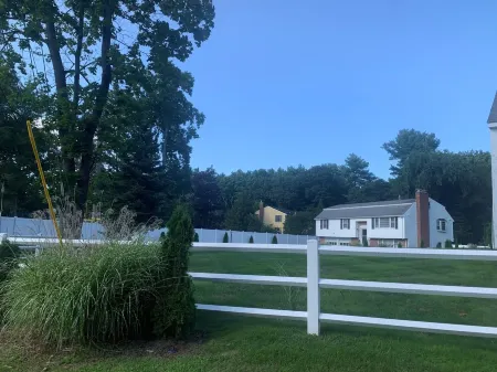 Newly renovated...3 Bed/2 Bath close to Boston, Gillette Stadium & trains. Отели в г. Кантон