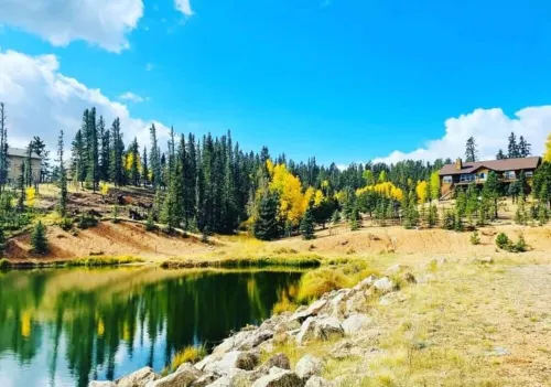 Lakefront duplex property, nicely finished. 2 bedroom and queen size hide-a-bed.