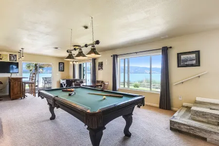 Luxurious 3000sq ft Lakefront Home on Point surrounded by Nature and Views!