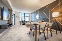 Classy| Mins to DC| Gym l Pool l |Work Space