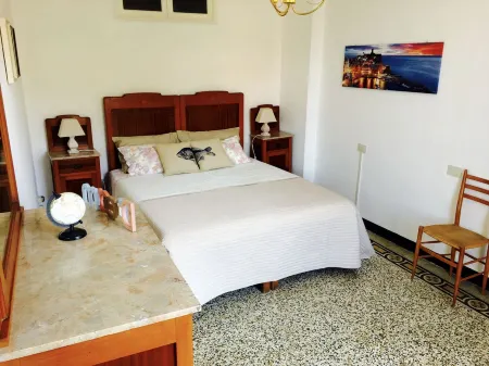 Apartment overlooking Vernazza's beautiful Marconi Square.