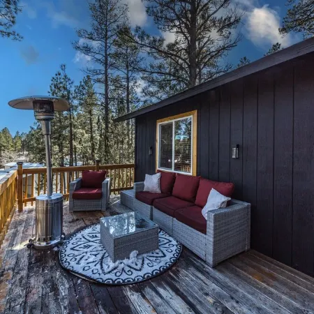 Peaceful Show Low Cabin in the pines! 3 min to the lake!