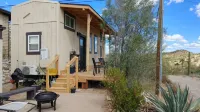 Mustang Trail Ranch Casita. Natural desert setting open air living with views! Hotels near The Jail Tree