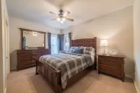Five Stones Retreat! - Right off I49 - Golf, Biking, Hiking, Retreating! Hotels in 