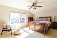 MarinaResort/2SpaciousLivingRoom/gameRMBar/