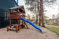 Wilderness Haven with Hot Tub in Franktown - 4성급