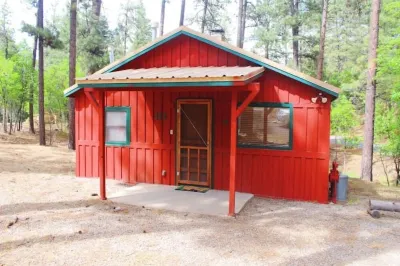 Cozy Cabin in Ruidoso Upper Canyon, less than 5 minutes from Midtown proper!