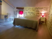 Gîte la FENIERE in stone farmhouse, nature and calm, heated swimming pool