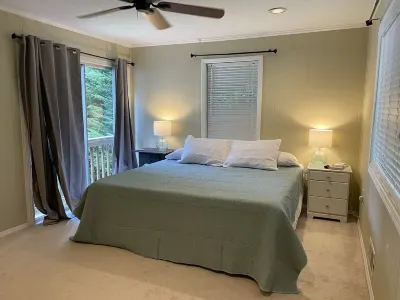 Cozy property on Lake Lanier Hotels near North Georgia Premium Outlets