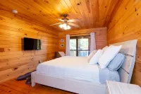 Mountain Forest Cabin w/ Therapeutic SPA Jacuzzi/Pool table/Gameroom Lic #033262