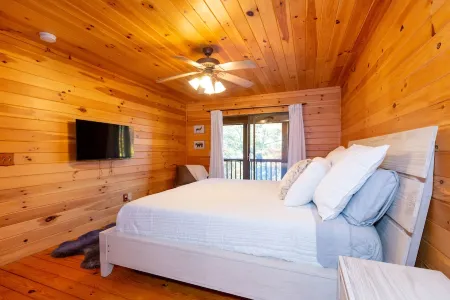 Mountain Forest Cabin w/ Therapeutic SPA Jacuzzi/Pool table/Gameroom Lic #033262 Отели в г. Юнион