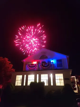 Water View " THE PIPERS NEST " - minutes to the beach, located in Snug harbour !