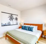 Stylish Home-Private Heated Pool-HotTub, Walk to Beach, Bikes,EV Charger & More!