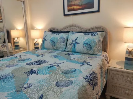 7th floor Sundunes Condo in Navarre, Florida on the beach with beautiful views! Отели рядом с достопримечательностью «Наварр Бич Си Тертл Консервейшен Сентер»