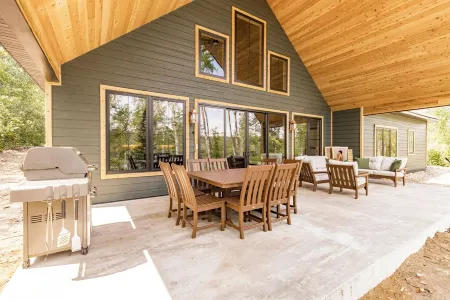 Aurora Lakeside Retreat Отели в г. Уайт