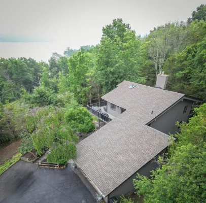 Enjoy Cabin Vibes & Lake Views, Close to Town, Lake & Flx Activities; EV Charger
