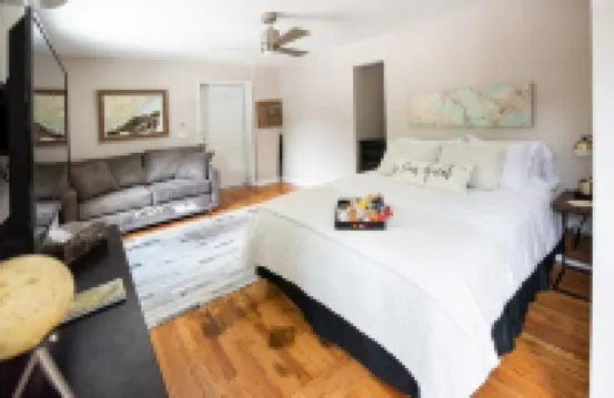 1 Southern Charm is a Private Studio is 4 Miles from Downtown Charleston