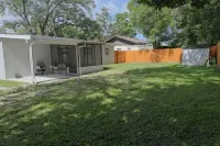 Awalk away from Busch Gardens and Adventure Island 뮤지엄 오브 사이언스 & 인더스트리 주변 호텔