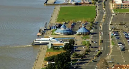 Spectacular Bay View home close to Napa and San Francisco Отели рядом с достопримечательностью «Мар Айленд Навал Шипярд»