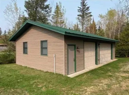 Red Bear Beach Front Log Cabin and Guided Snobear Rental