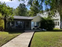 Pappy's Pool Lake: A  1650 Sqft with Pier,  Boat Ramp, Screened Porch,Lakeside.