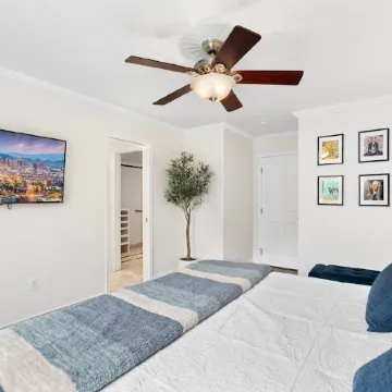 Cozy Gilbert Home - Upgraded + Modern & Pet Friendly!