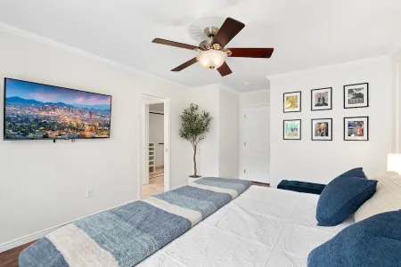 Cozy Gilbert Home - Upgraded + Modern & Pet Friendly!