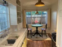 Charming Bright Home Near Dr Hospital & Shopping - Extra Comfy Beds and Couch