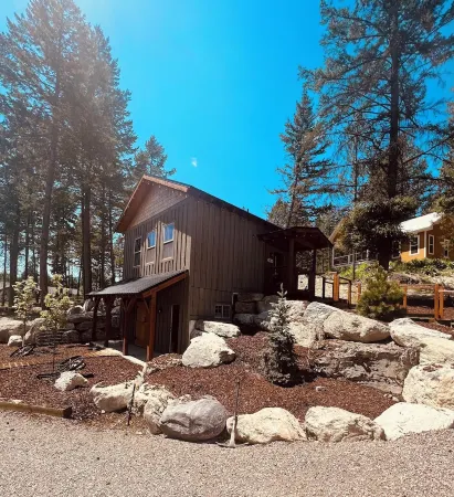 The Mill House at Elk Ridge Village Cabin 301A with Views of Flathead Lake Отели в г. Лейксайд