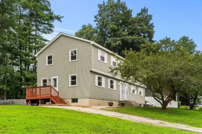 Beautiful & Relaxing Nashua Home - Minutes from Downtown Hotel in zona Little Red Schoolhouse