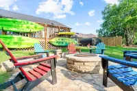 Lakefront!➟Kayaks, Fire Pit, Sparkling Clean Hot Tub, Foosball