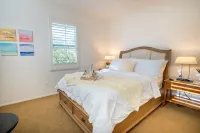 House of Verrett Beach Villa-Ventura,  Sleeps 6 & Four-Minutes from Beach