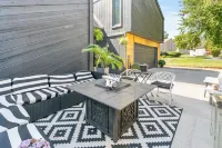 Marvelous Modern Spacious 4-bedroom house  near interstate and Top Golf. Hotels in Douglas County