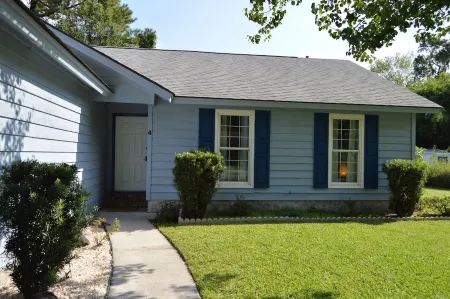 Best of both worlds - located between Savannah Downtown and Tybee Island.