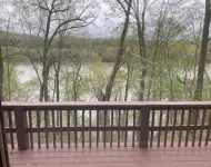 Real Log Cabin with lake view and minutes from 3 plus boat ramps!!!!