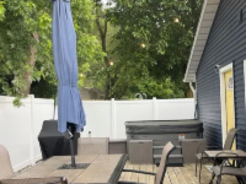 Cozy New Buffalo cottage with hot tub & fire pit.  Short walk to downtown! Hotels in New Buffalo