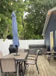 Cozy New Buffalo cottage with hot tub & fire pit.  Short walk to downtown!