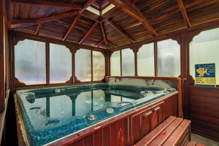 Lake Texoma Splash! Pool/hot tub, 1.5 miles to Highport Marina on Lake Texoma!