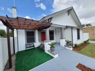 Beautiful 3BR&2BA House located in the Historic part of Brownville-SPI-SpaceX-MX Hotels near Gladys Porter Zoo